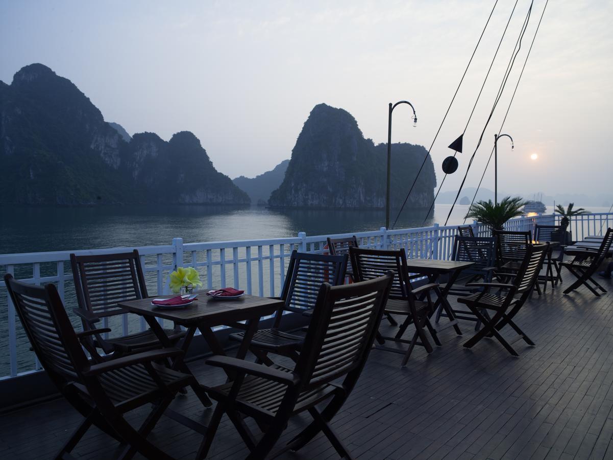 Garden Bay Legend Cruise Hotel Ha Long Exterior photo