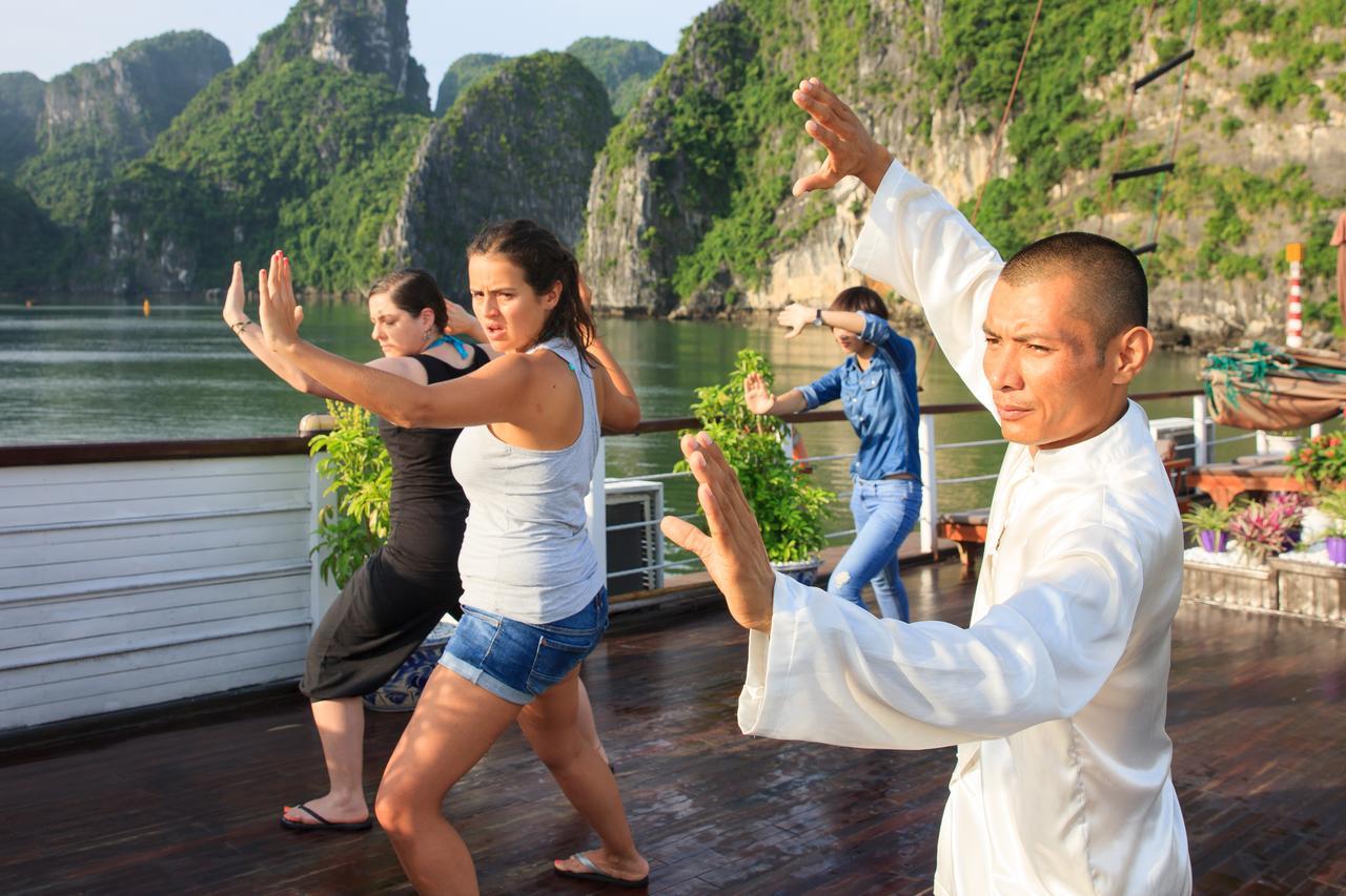 Garden Bay Legend Cruise Hotel Ha Long Exterior photo